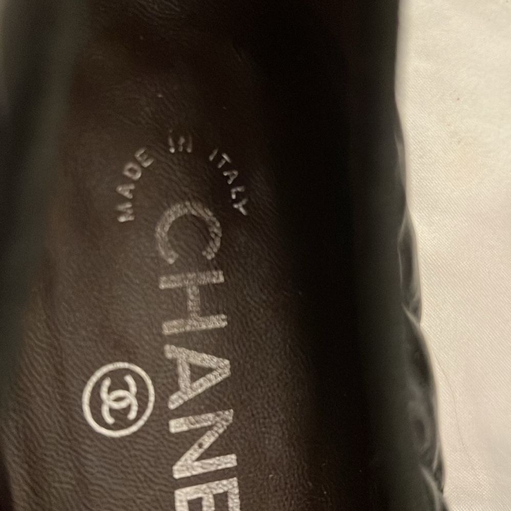 Elegant, classic Chanel flats . Size 41 . Amazing condition. Authentic . - Picture 3 of 9